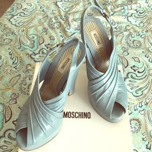 WEEKEND SALE!!Moschino blue leather platform heels